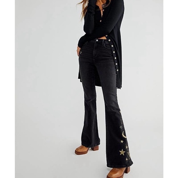 135 NWT Free People x Driftwood Farrah High Rise Flare Jean Star Black Celestial - Picture 8 of 13